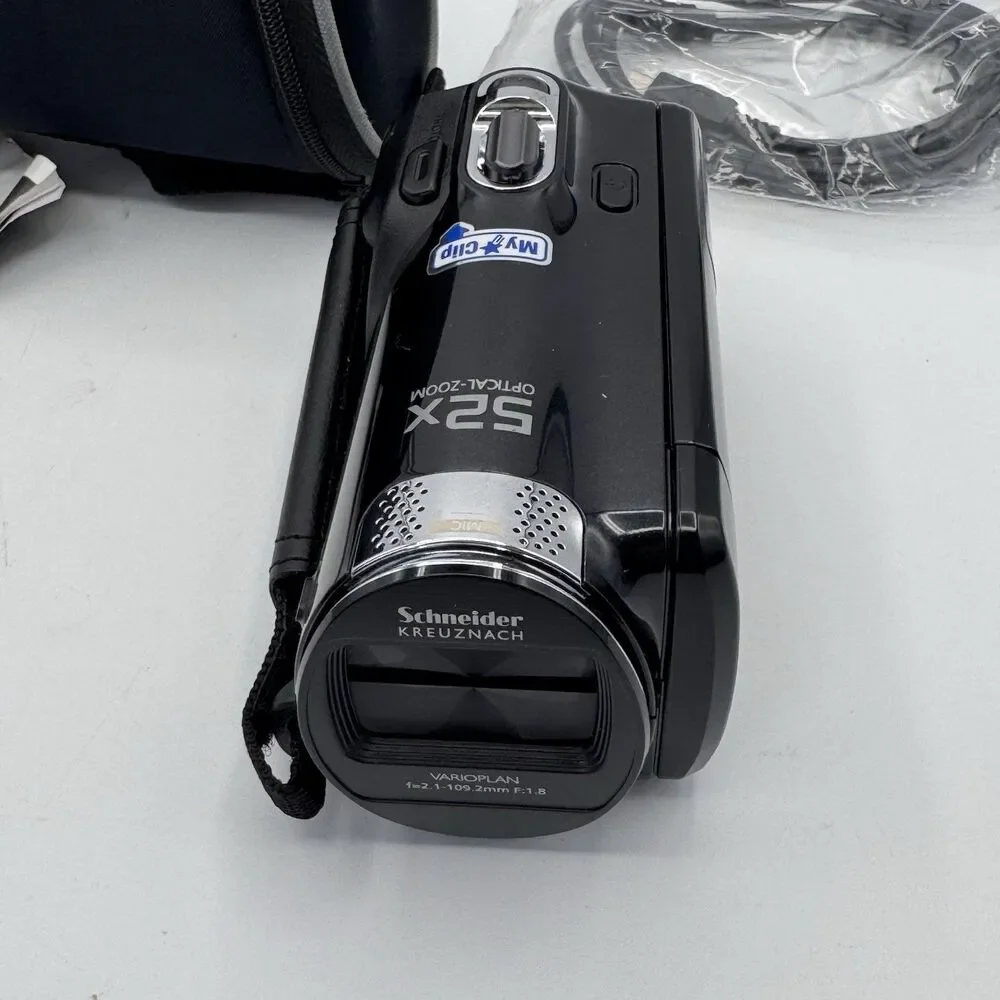 Samsung HMX-F80 HD Camcorder 16GB SD Card Case Battery Charger EUC